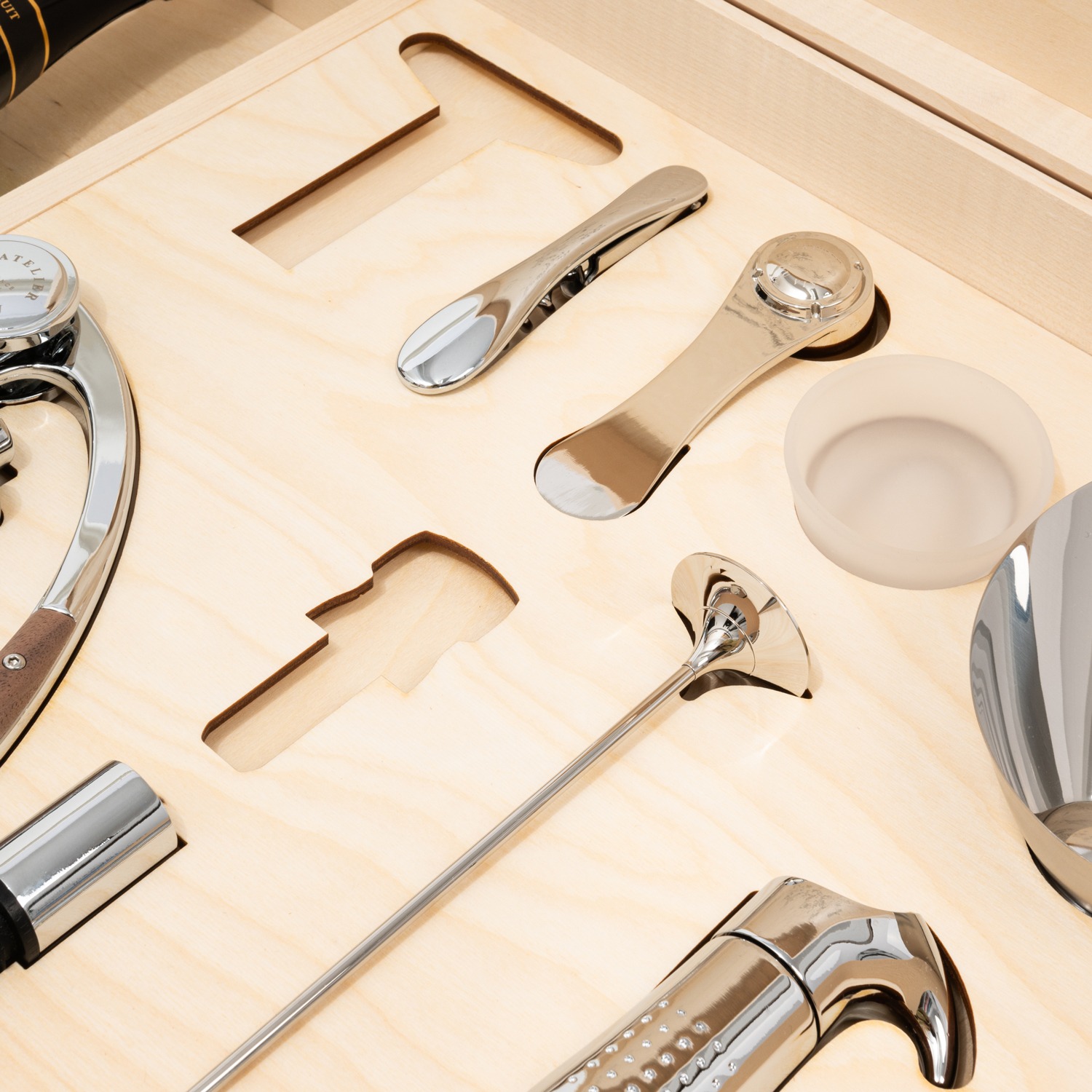 l-atelier-du-vin-oeno-box-connoisseur-centenary-edition-coffret-vin-luxe-num-rot image 5