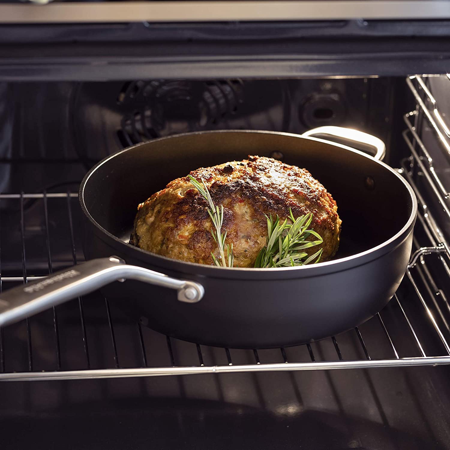 kitchenaid-forged-sauteuse-aluminium-28-cm-4-6-l-avec-couvercle-noire image 4
