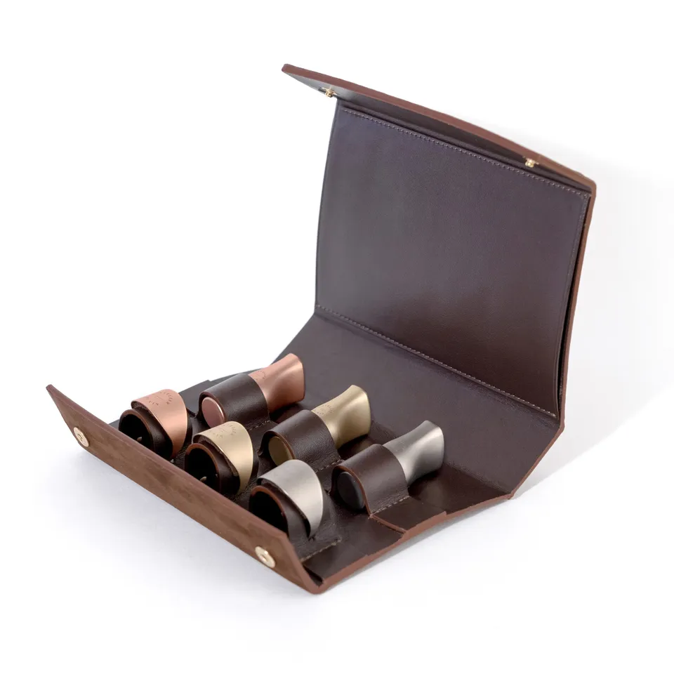 l-atelier-du-vin-les-bijoux-pochette-cuir-3-bouchons-3-anneaux image 1